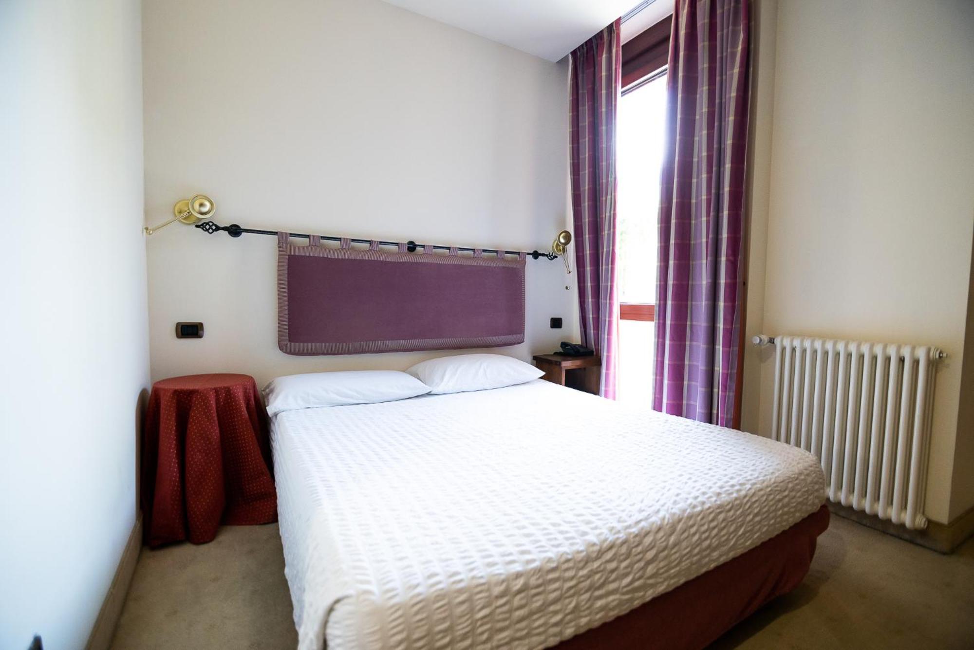 Hotel Rendez Vous Шатийон Экстерьер фото