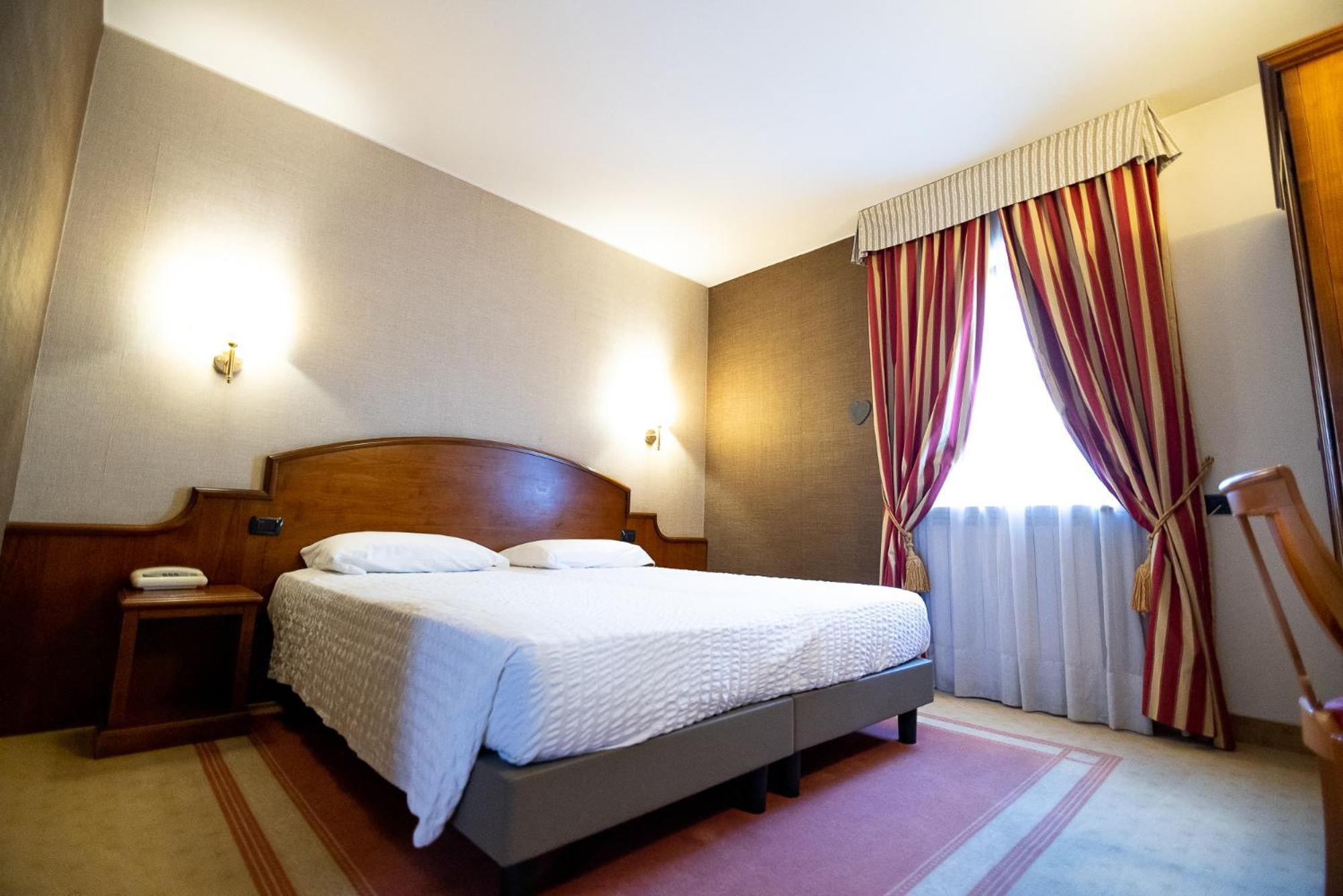 Hotel Rendez Vous Шатийон Экстерьер фото